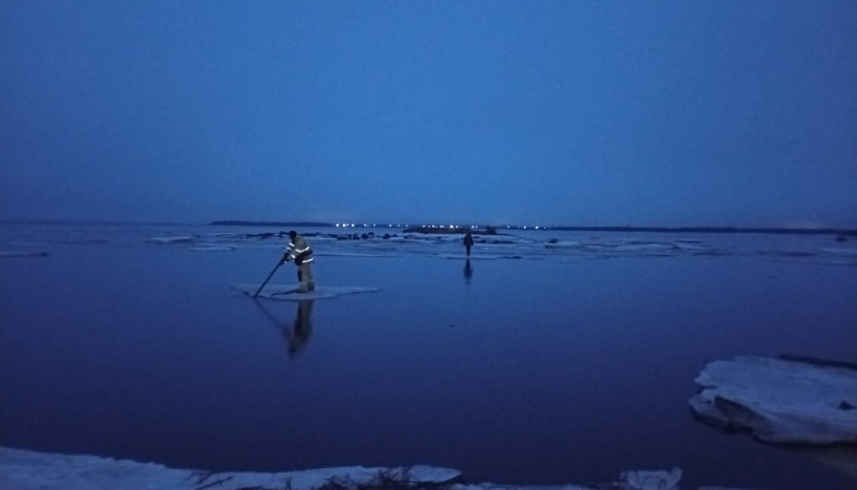 Ребенок на льдине