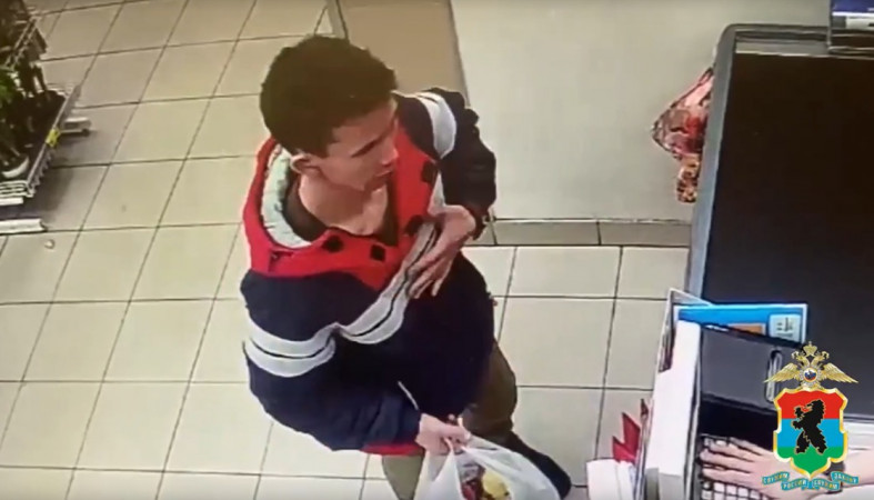 мужчина в магазине