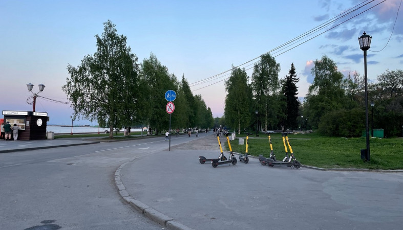 Самокаты на набережной Самокаты на набережной