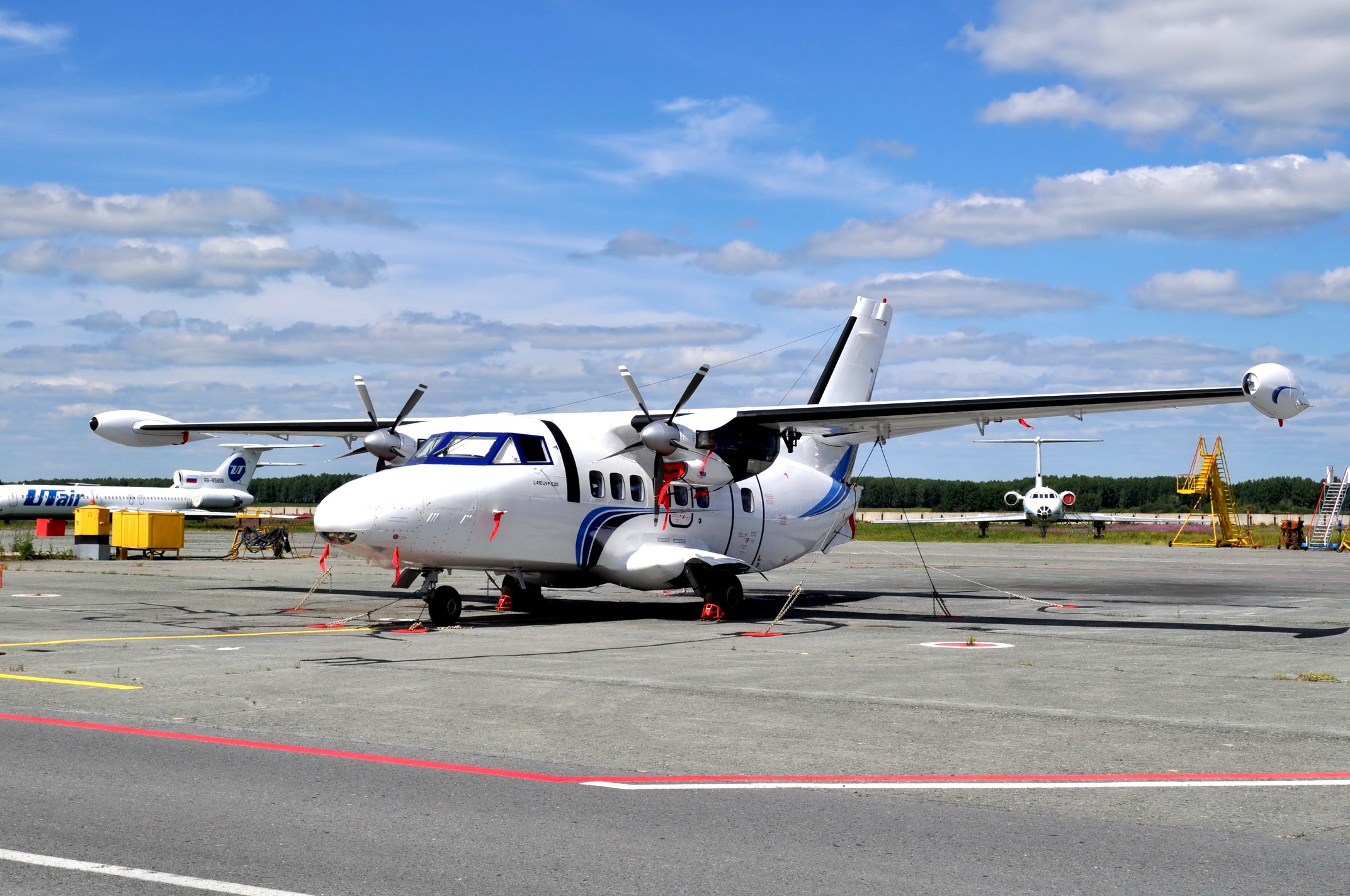 Белогорск самолет. Л 410. L410 самолет. Л-410увп-е20. L-410.