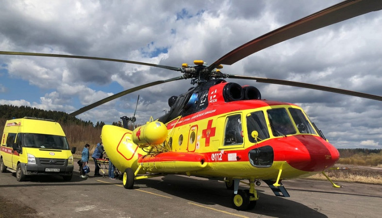 Младенца с бытовой травмой доставили на вертолете в Петрозаводск