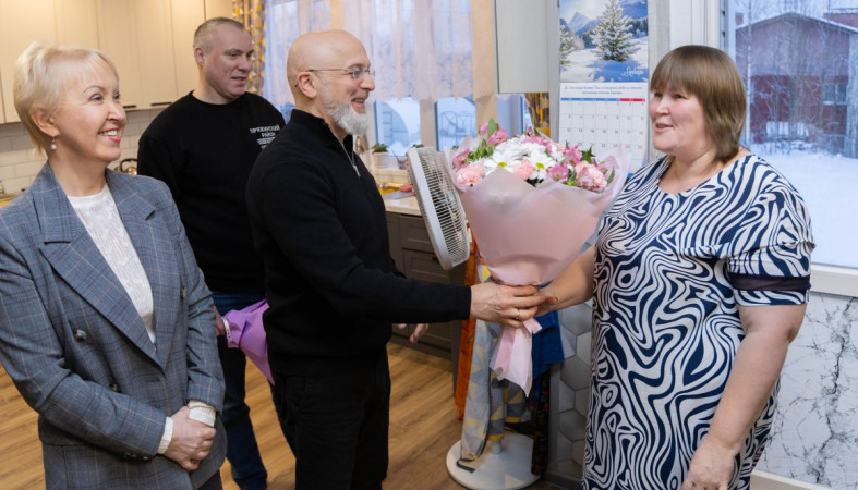 Шандалович поздравляет многодетную семью Филипповых