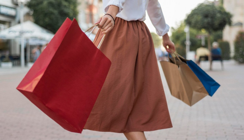 женщина с покупками