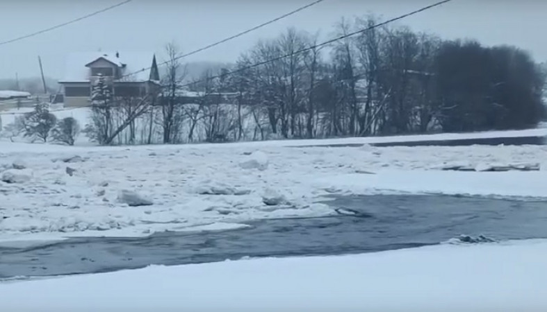 Выход на лед запретили в восьми районах и округах Карелии