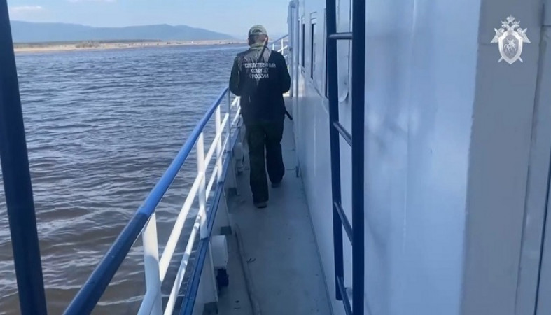Пять человек умерли в катере на Байкале