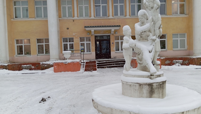 скульптура у роддома