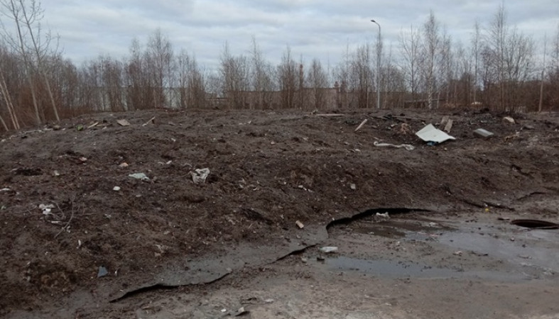 Горы сваленного за зиму грязного снега все еще уродуют Петрозаводск
