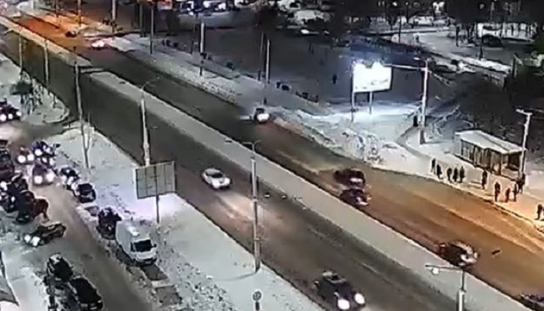 Автомобиль снес маленький снегоуборщик в Петрозаводске | Петрозаводск .