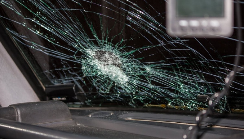 Раздраженный житель Карелии разбил камнями три машины