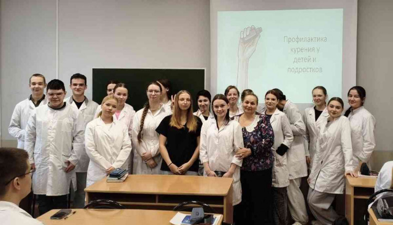 студенты медколледжа