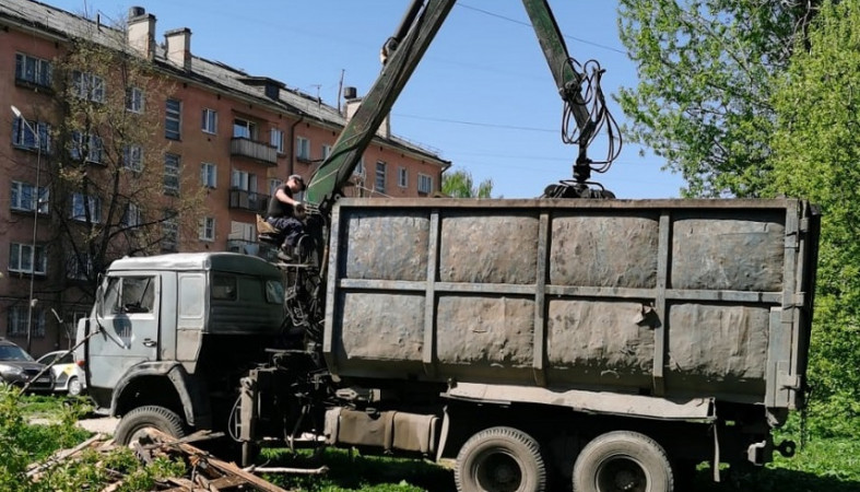 Петрозаводчане завалили мусором парк