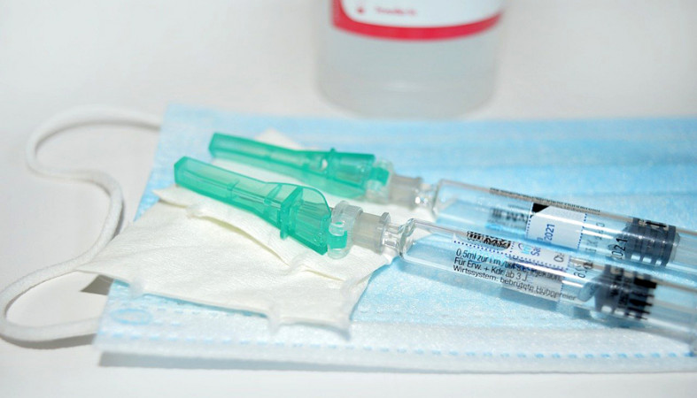 Доктор Мясников сравнил отказ от прививки с гомосексуализмом
