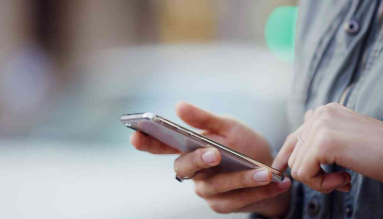 телефон в руках