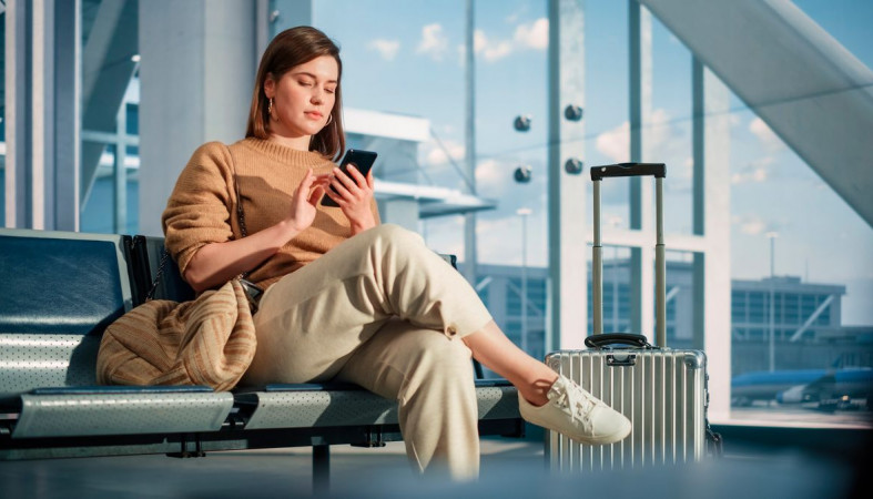 девушка с телефоном