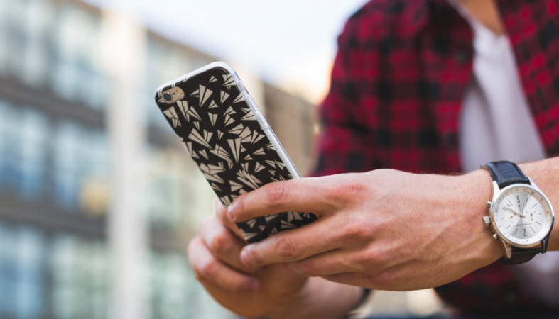 Мужчина с телефоном