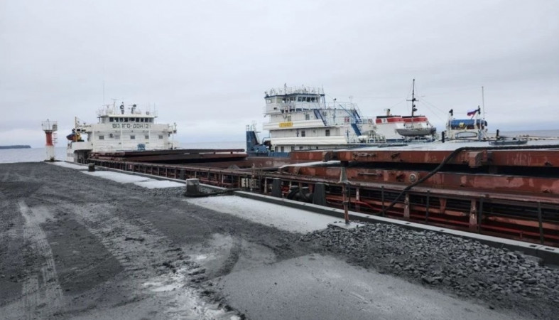 севший на мель сухогрух