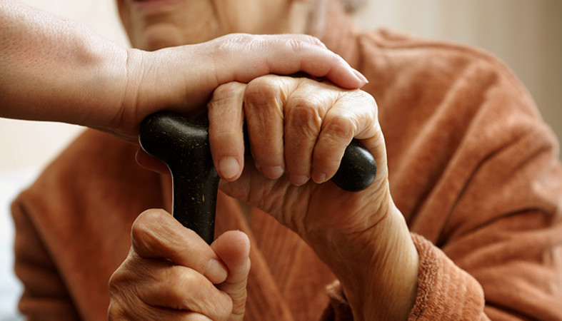 Суд предложил 93-летней пенсионерке снести аварийный дом в Карелии