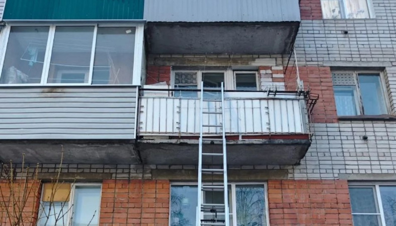 Балкон жилого дома Балкон жилого дома