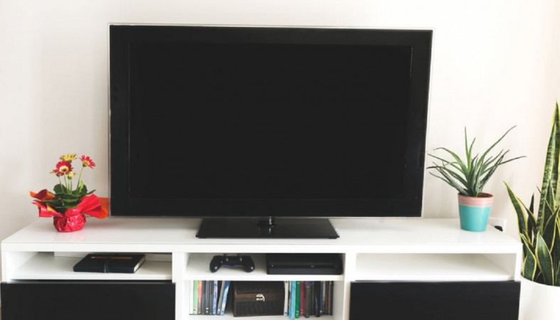 Телевизор на столе