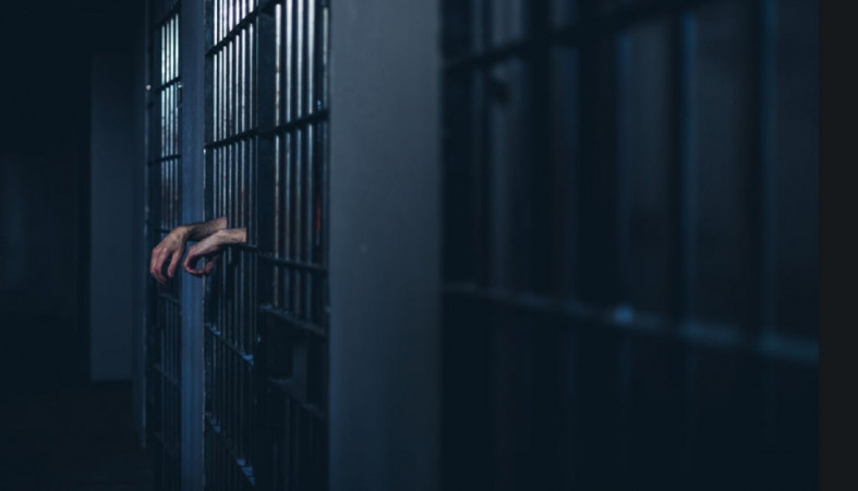 В тюрьме В тюрьме