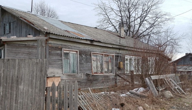 аварийный дом на ул. Горького в Пряже