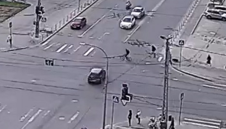 Велосипедиста сбили на перекрестке в Петрозаводске