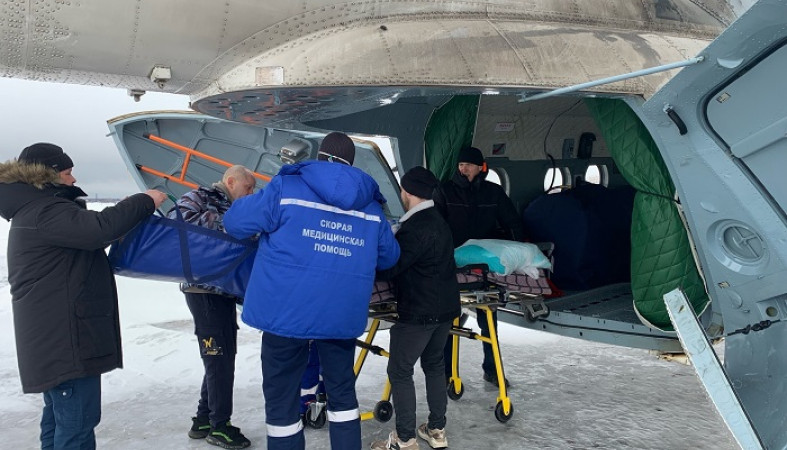 Пожилую женщину на вертолете транспортировали в Петрозаводск
