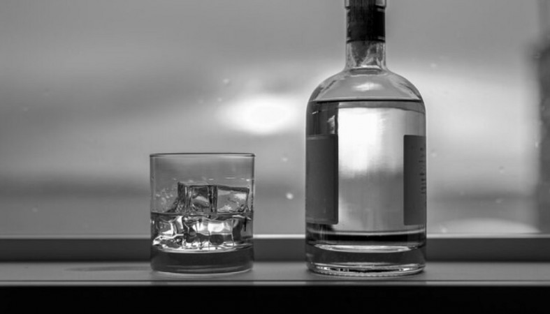 Бутылка водки Бутылка водки