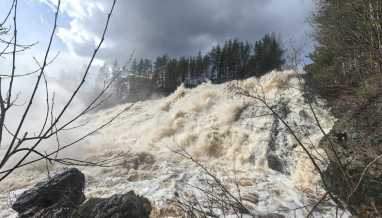 водопад Гирвас водосброс в Кондопожском районе