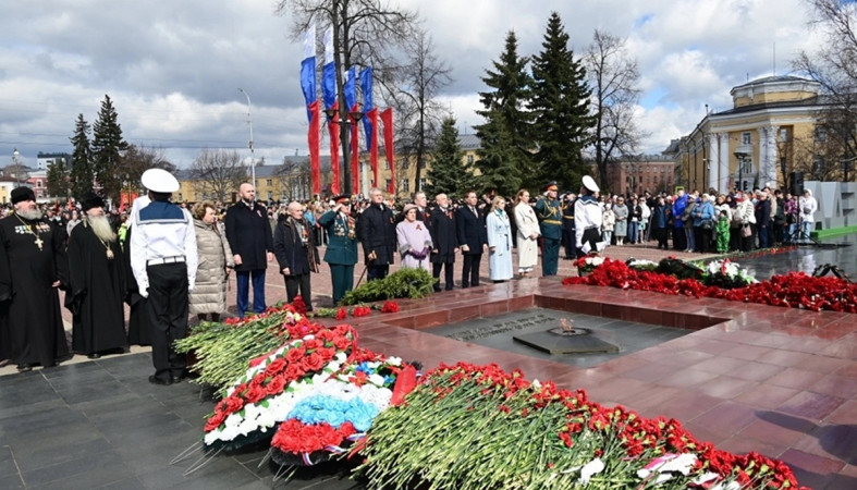 возложение цветов