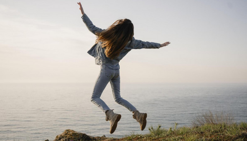 счатье_девушка_берег