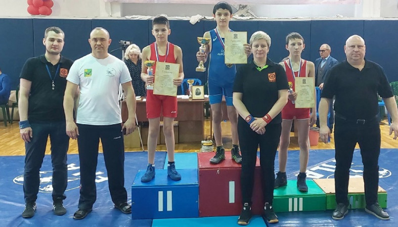 Петрозаводчанин победил в международном турнире по спортивной борьбе