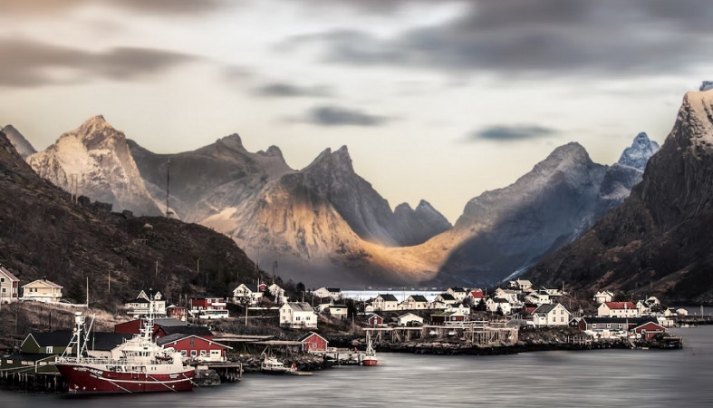 Норвегия ограничила доступ в порты российским рыбакам