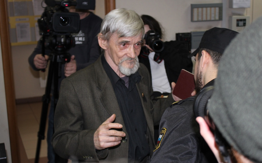 Суд продлил арест Юрию Дмитриеву