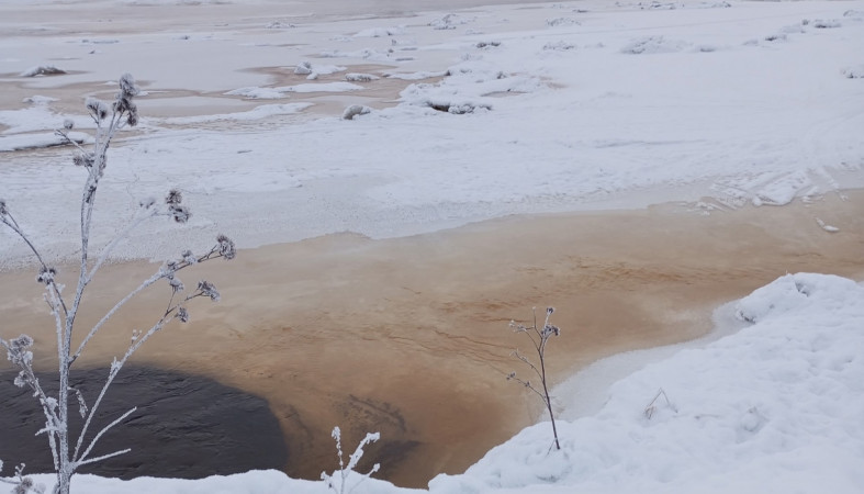 Желтая вода в Кеми