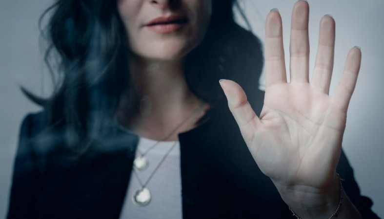 Женщина дома Женщина дома