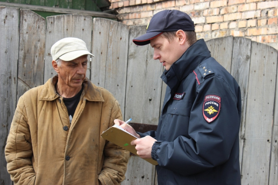 Забрали землю. Полиция на даче. Дача полицейского. Оштрафовать дачника. Штрафы на даче.