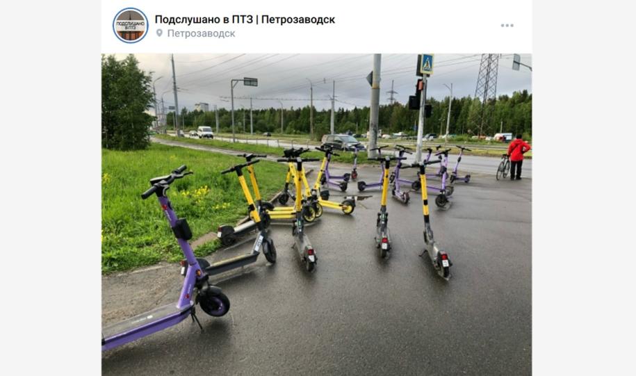 самокаты на тротуаре