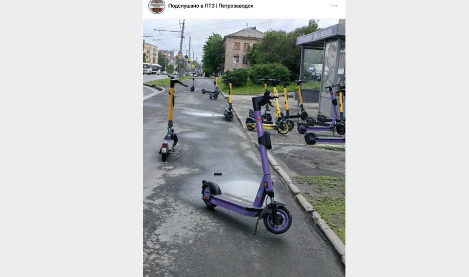самокаты на остановке