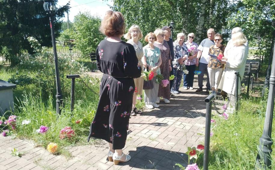 Митинг у мемориала в День памяти и скорби