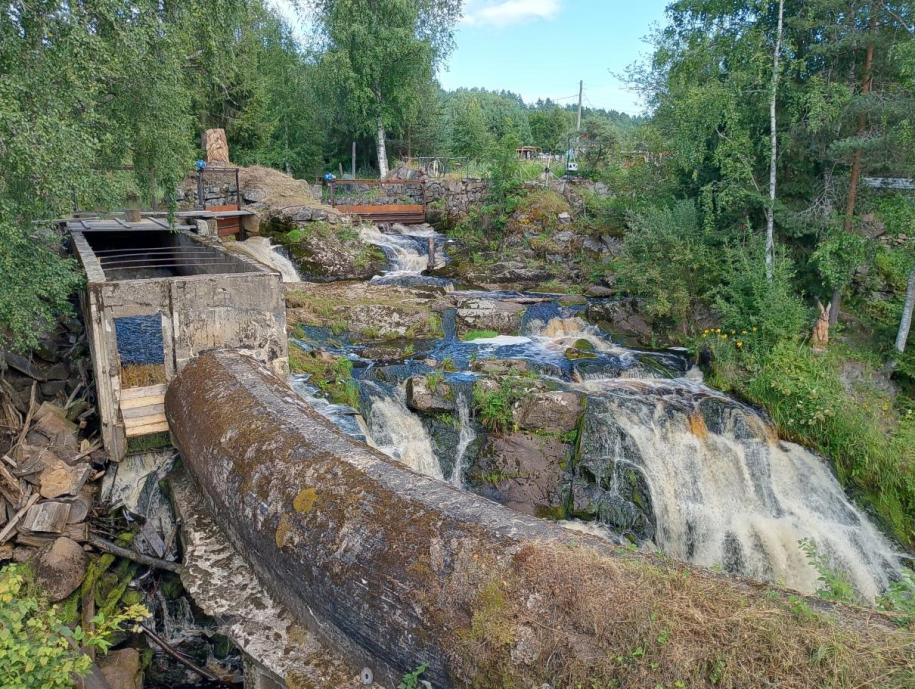 водопад на месте ГЭС