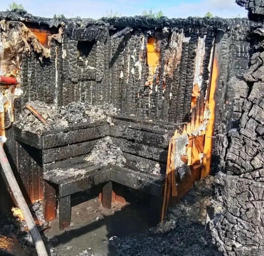 сгоревшая дотла постройка