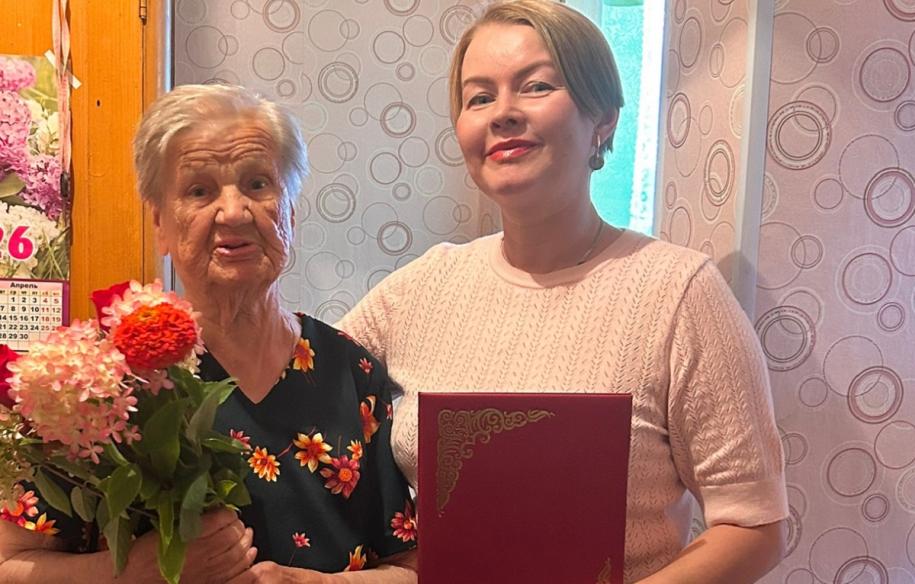 Таисия Григорьевна Родькина принимает поздравления