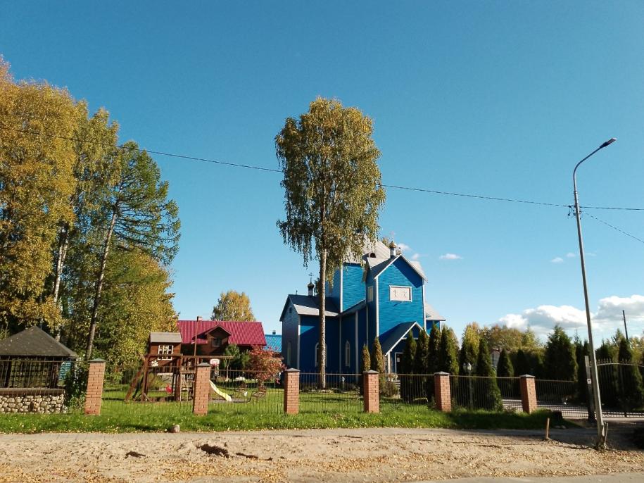 Территория у храма