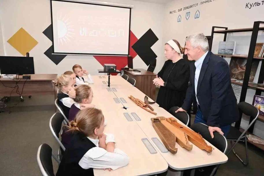 Глава на открытии центра