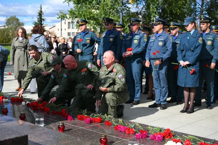 Возложение цветов