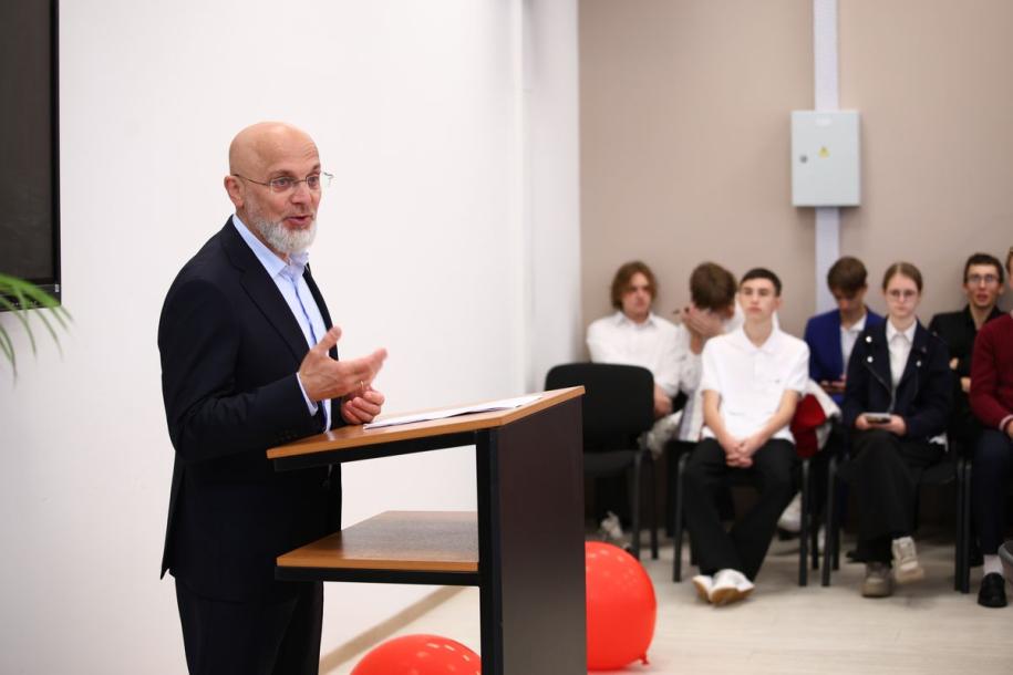 Шандалович ведет парламентский урок