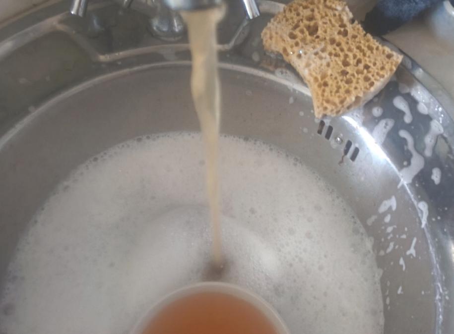Вода, которая течет тз крана