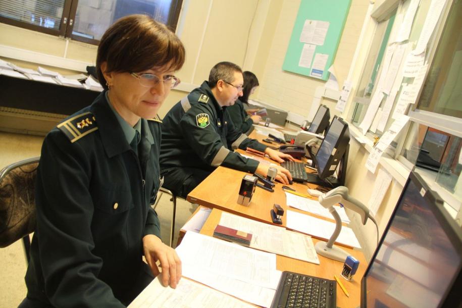сотрудники таможенной службы