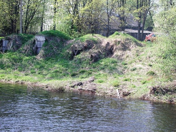  Погреба на реке Олонке. Город Олонец